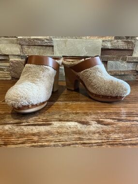 Veronica Beard Darcy Sand Shearling Leather Mule Heel